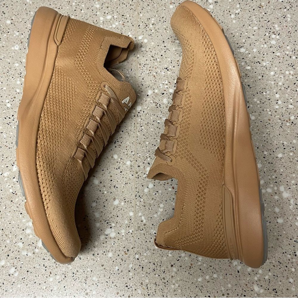 New In Box Women’s APL Athletic Propulsion Labs Techloom Breeze Sz 8.5 Tan/Prest